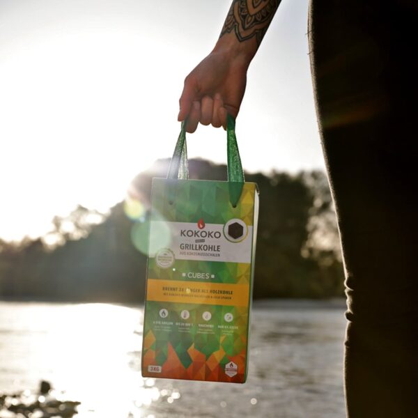KOKOKO CUBES mit Loch Kokosbriketts Grillkohle von McBrikett KOKOKO CUBES mit Loch Kokosbriketts Grillkohle von McBrikett