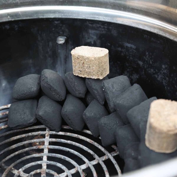 Minion Ring für Pulled Pork mit Räucherholz und KOKOKO EGGS