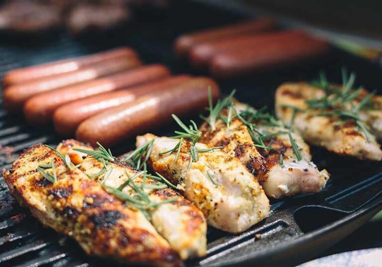 McBrikett Blog Balkongrillen Hähnchenfleisch Würstchen
