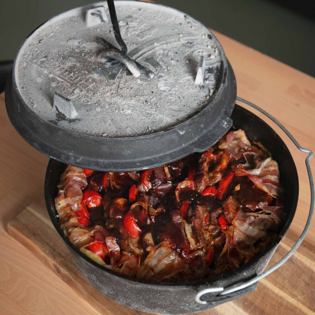 mcbrikett_blog_dutchoven_schichtfleisch_schmorgericht_grillrezept_dutchovenrezept