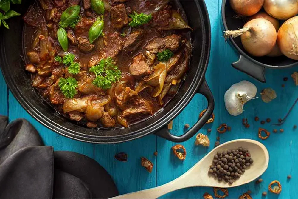Dutch_Oven_Guide_gulasch_rezept